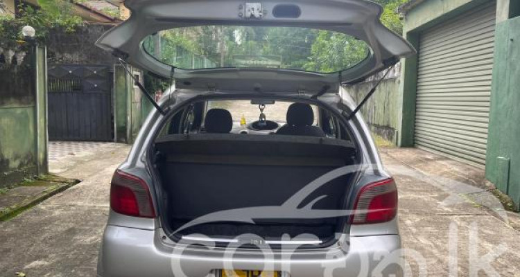 TOYOTA VITZ 2001