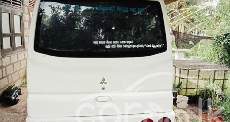MITSUBISHI MINICAB 2000