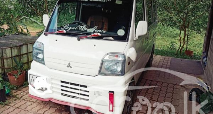 MITSUBISHI MINICAB 2000