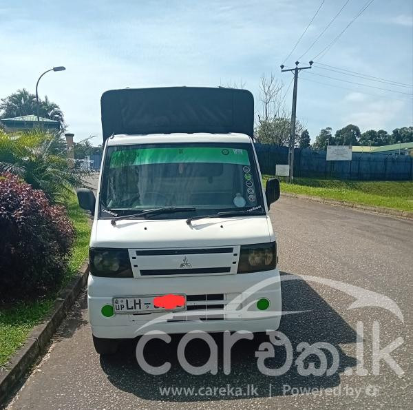 MITSUBISHI MINICAB 2010