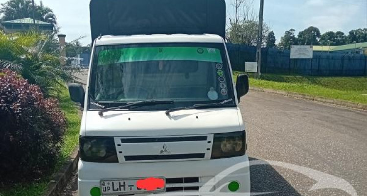 MITSUBISHI MINICAB 2010