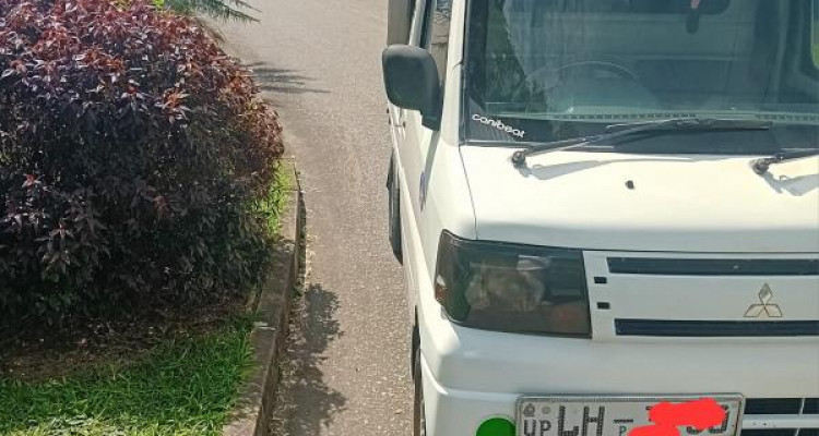MITSUBISHI MINICAB 2010