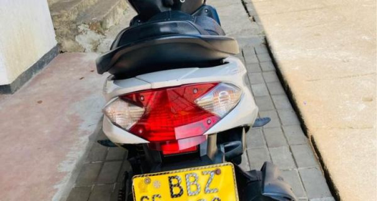 YAMAHA RAY 2014