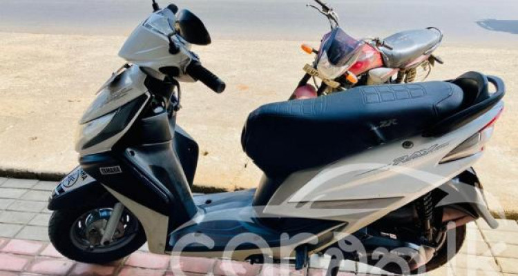 YAMAHA RAY 2014