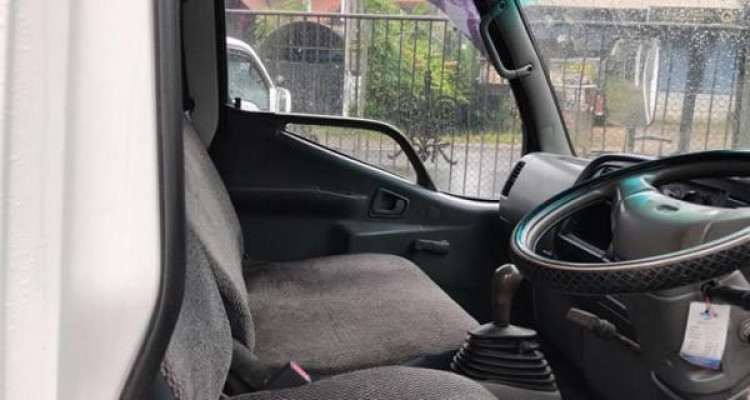 MITSUBISHI CANTER CREW CAB 2006