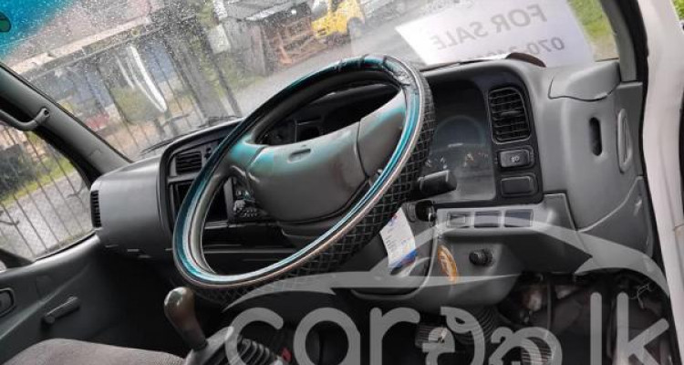 MITSUBISHI CANTER CREW CAB 2006