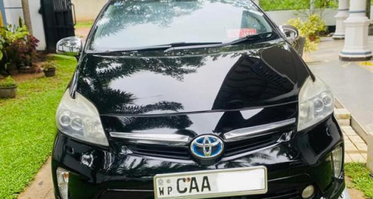 TOYOTA PRIUS 2012