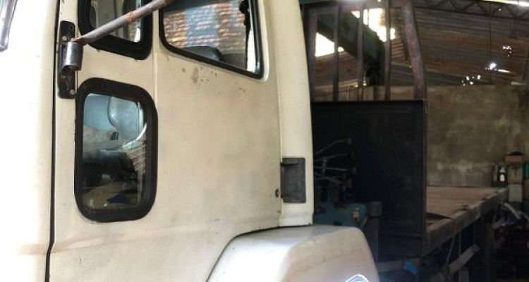 LANKA ASHOK LEYLAND BOOM TRUCK 2005