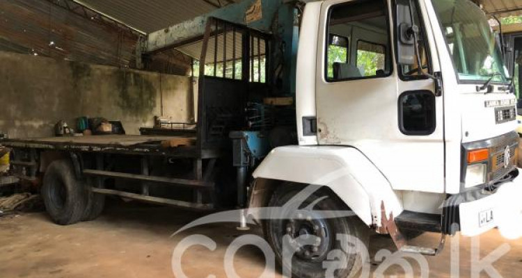 LANKA ASHOK LEYLAND BOOM TRUCK 2005