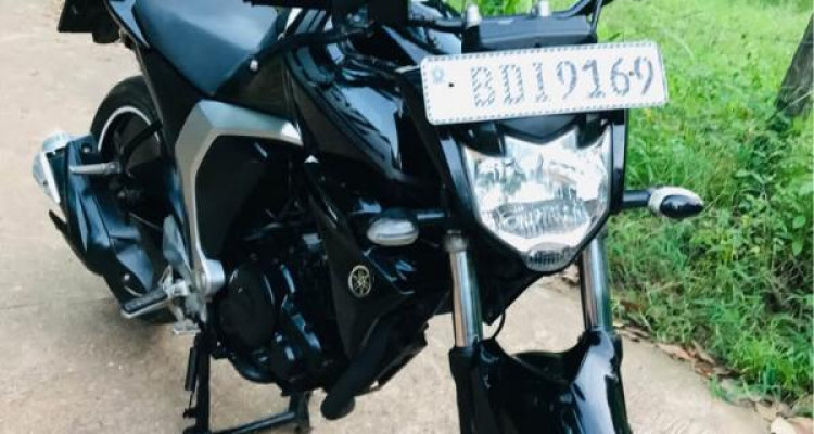 YAMAHA FZ 2015