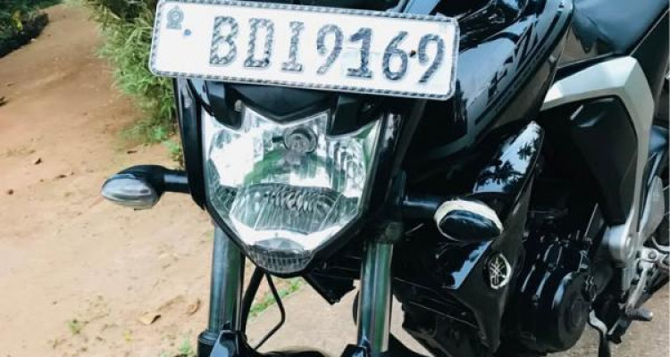 YAMAHA FZ 2015
