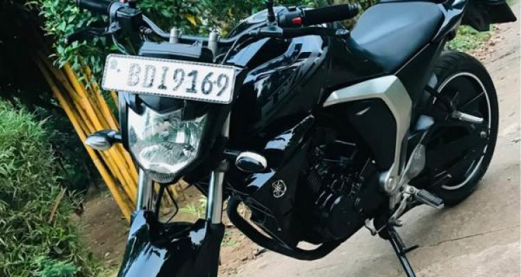 YAMAHA FZ 2015