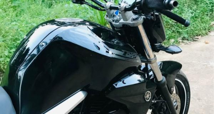 YAMAHA FZ 2015