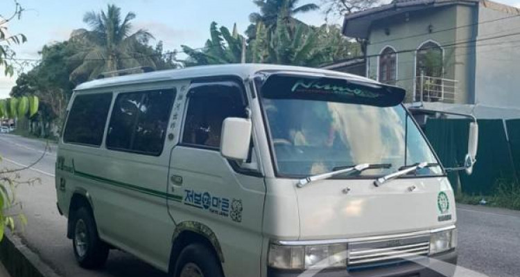 NISSAN CARAVAN 1995