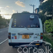 NISSAN CARAVAN 1995