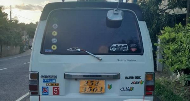 NISSAN CARAVAN 1995