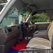 NISSAN CARAVAN 1995