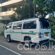 NISSAN CARAVAN 1995