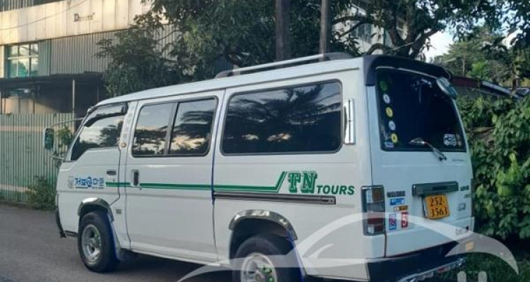 NISSAN CARAVAN 1995