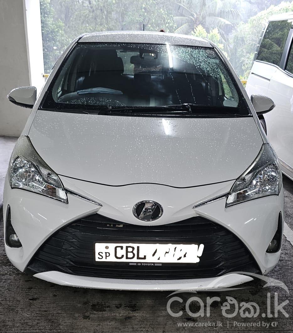 TOYOTA VITZ 2017