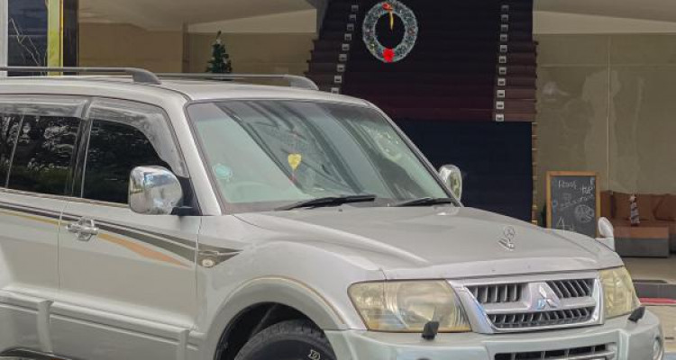 MITSUBISHI MONTERO 2004