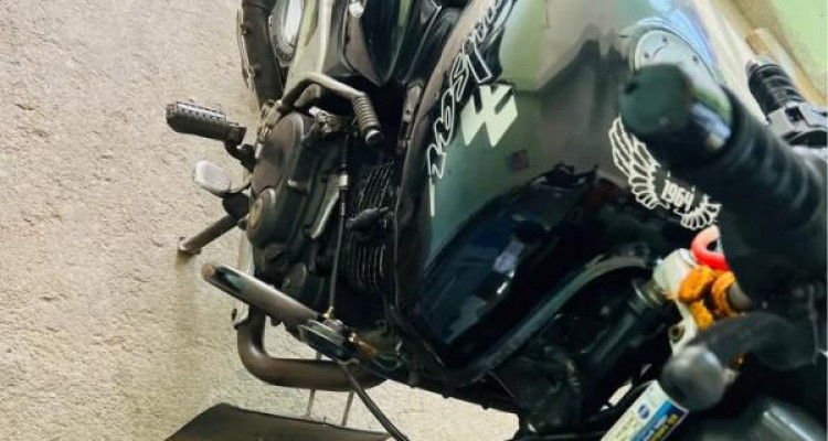 BAJAJ PULSAR 150 2006