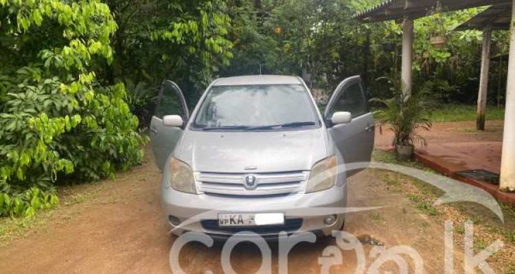 TOYOTA IST 2002