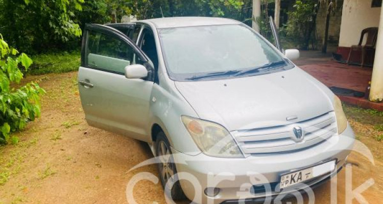 TOYOTA IST 2002