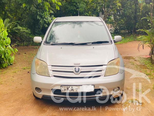 TOYOTA IST 2002