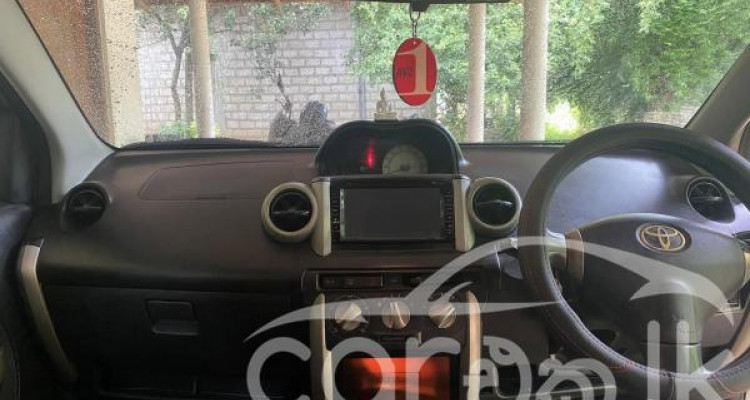 TOYOTA IST 2002