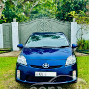 TOYOTA PRIUS 2011