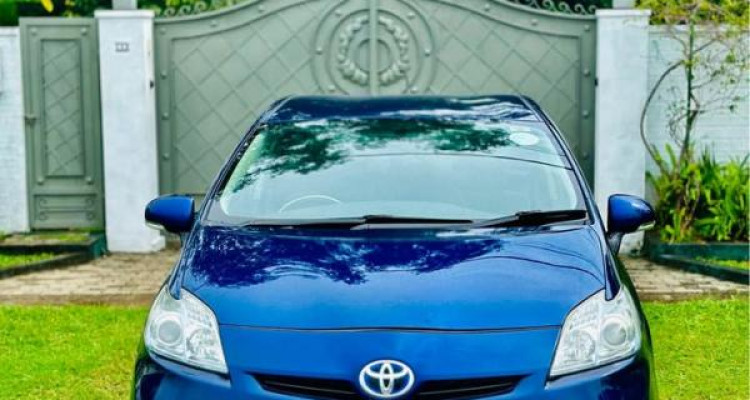 TOYOTA PRIUS 2011