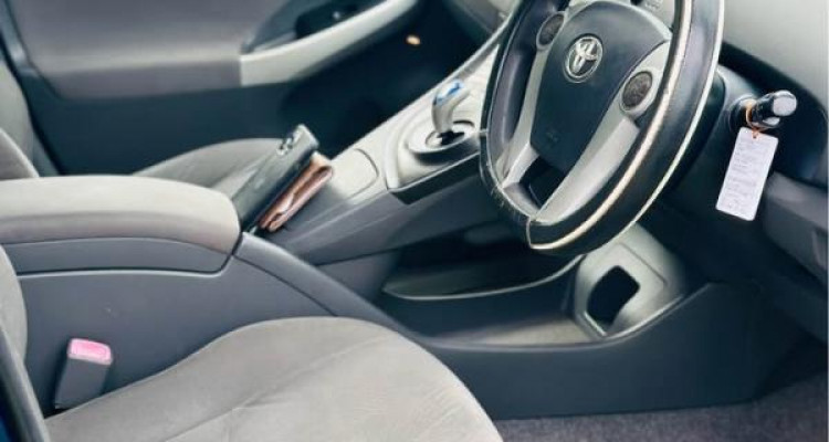 TOYOTA PRIUS 2011