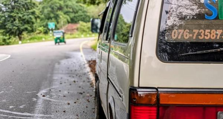 NISSAN CARAVAN 1996