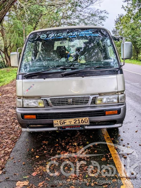 NISSAN CARAVAN 1996