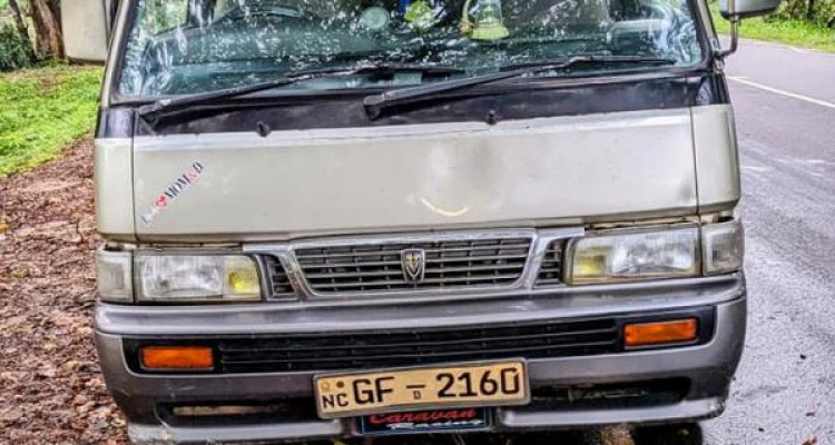 NISSAN CARAVAN 1996