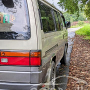 NISSAN CARAVAN 1996