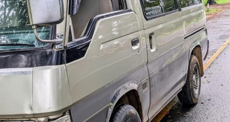 NISSAN CARAVAN 1996