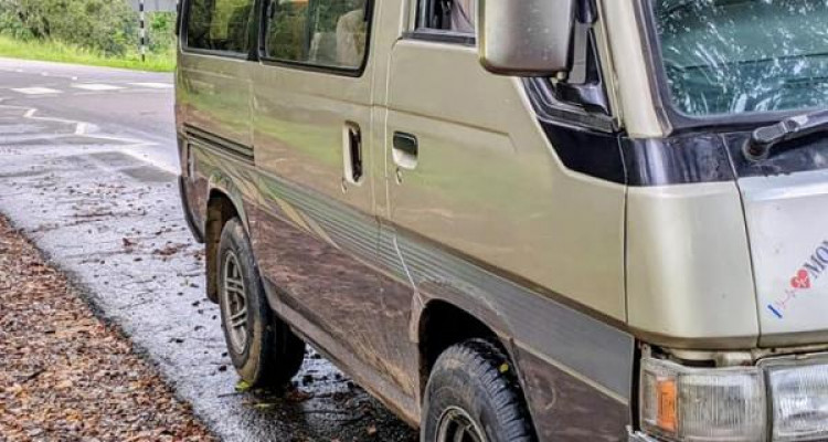 NISSAN CARAVAN 1996