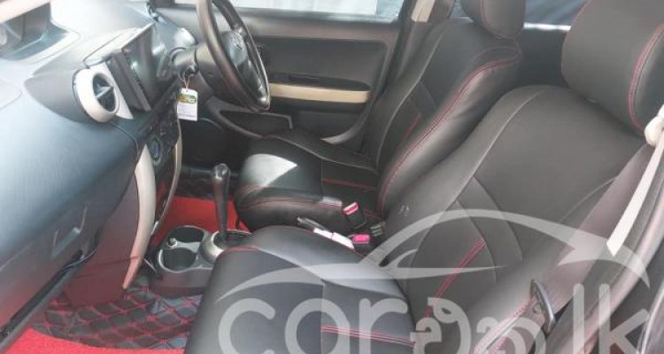 TOYOTA IST 2003