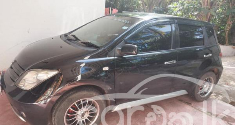 TOYOTA IST 2003