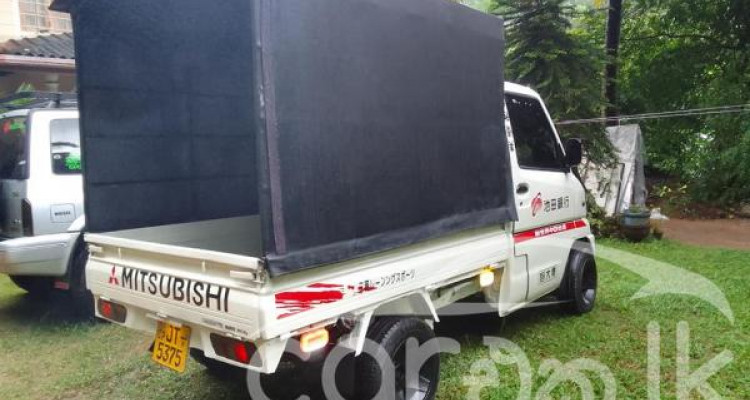 MITSUBISHI MINICAB 1999