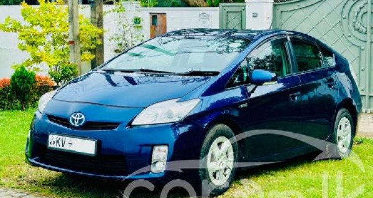 TOYOTA PRIUS 2011