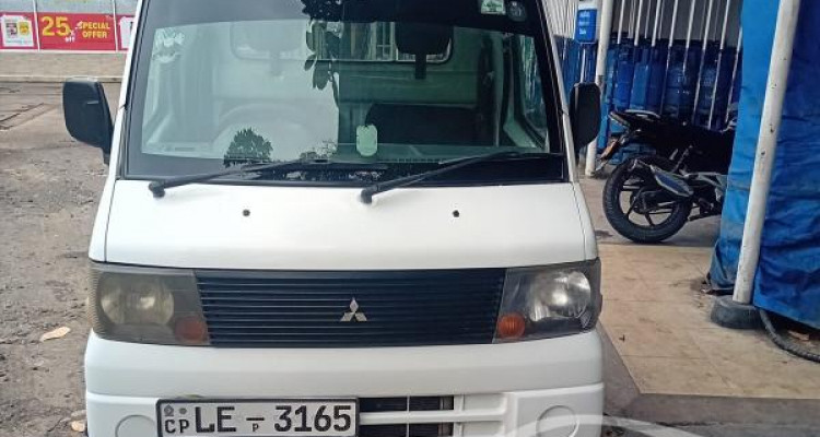 MITSUBISHI MINICAB 2003