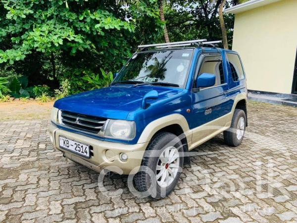 MITSUBISHI PAJERO 2001