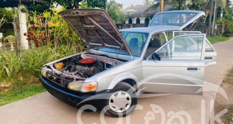 MAZDA FAMILIA 323 1985