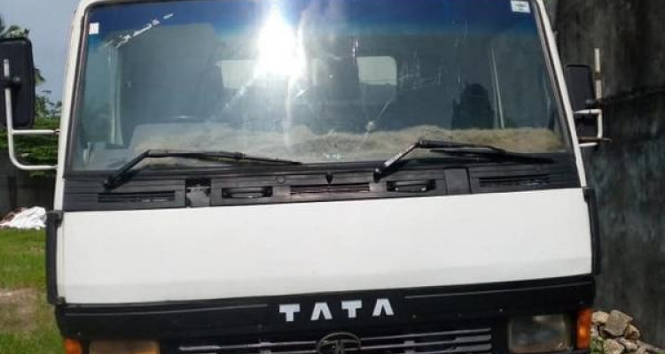 TATA LORRY 2001