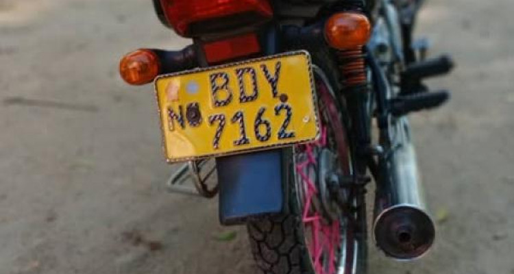BAJAJ CT100 2016