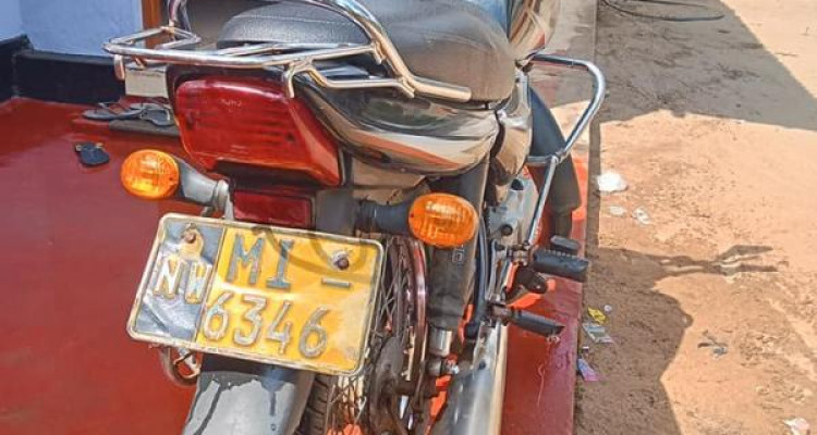BAJAJ CT100 2005