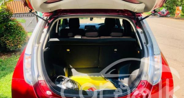 NISSAN LEAF 2014